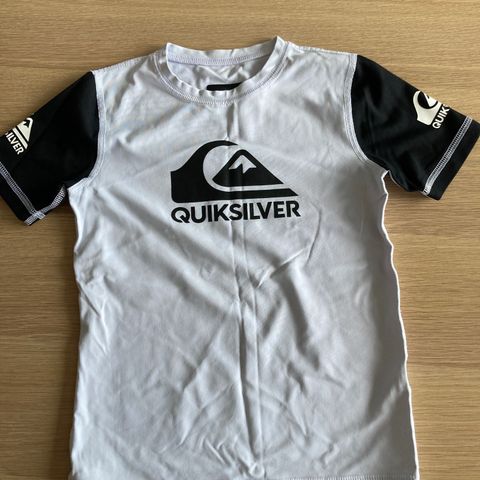 Strøken UV-/bade-/ surfeskjorte fra QuikSilver str.6