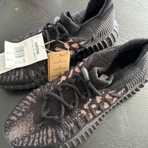 ADIDAS YEEZY BOOST 350 V2 CMPCT "SLATE CARBON" (STR 42 )