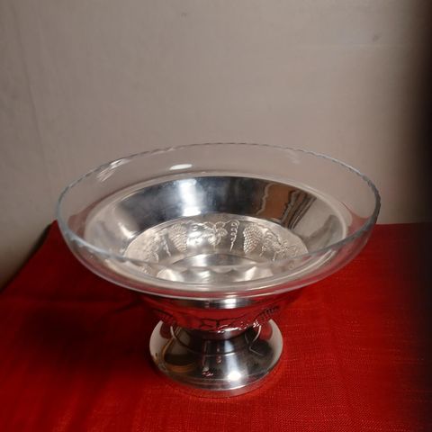 Vakker sølv bolle med glass innsats.