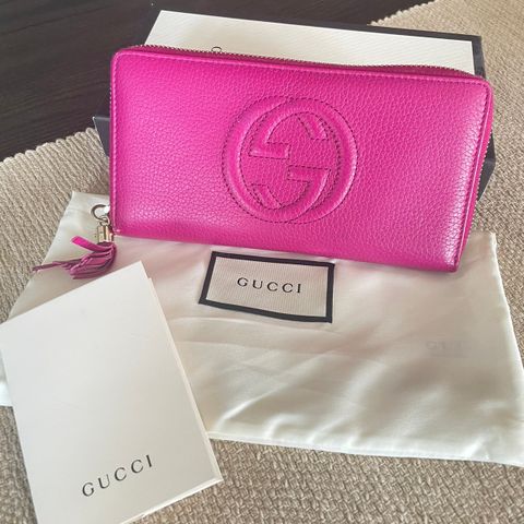 Pent brukt Gucci zippy long wallet! 2,700kr.