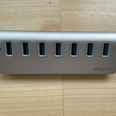 USB hub med 7 porter fra Plexgear
