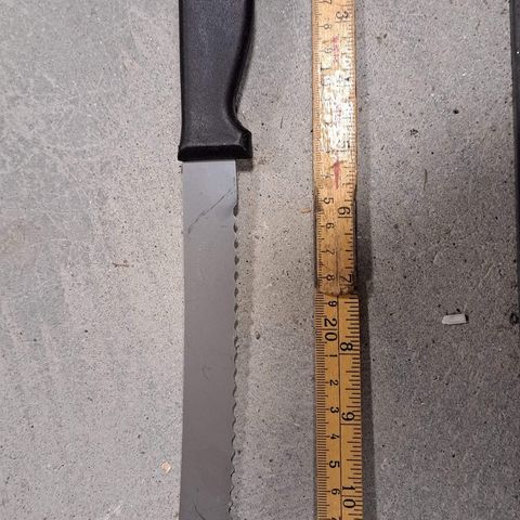 13 stk kniv med tagger