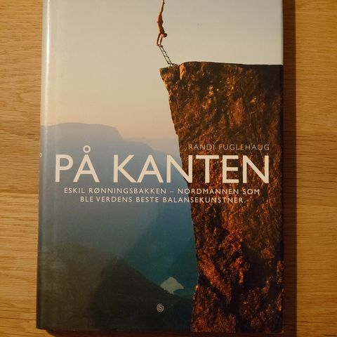 På kanten bok selges