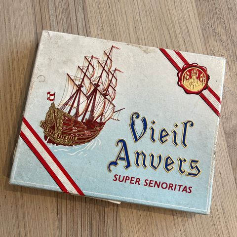 Gammel retro sigareske – «Vieil Anvers, Oud Antwerpen, Super senoritas»