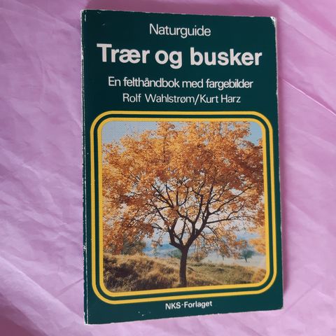 Trær og busker: en felthåndbok