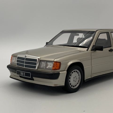Mercedes-Benz 190E 2.5 16S W201 OttO-Mobile Models Limited Edition skala 1:18