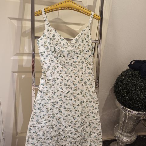 God kvalitet vakker sommer kjole størrelse S selges for rimelig pris!