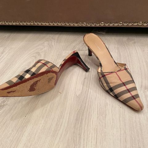 Burberry sandaler str 39. Porto inkl