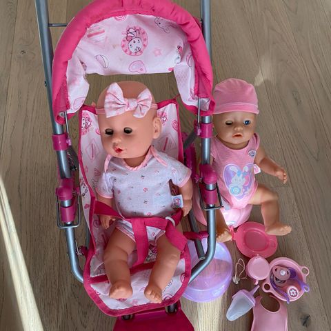 Dukkebarnevogn med to dukker og tilbehør