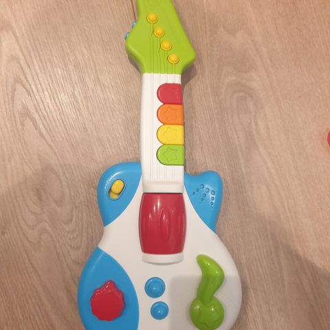 Gitarleke til barn med lyd