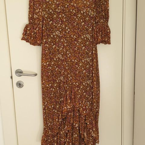 Ny, nydelig og ubrukt kjole fra ByTimo