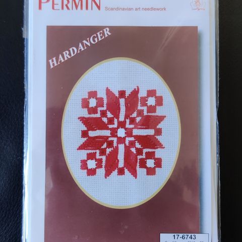 Materialpakke/broderipakke (Permin of Copenhagen) - Kort rød Hardangersøm