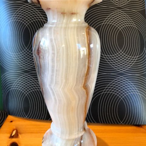 Stor flott marmor vase høyde 25,5 cm og vekt 2,5 kg