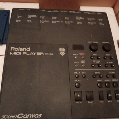 Yamaha Keyboard. Solton mixer med forsterker Roland midi player