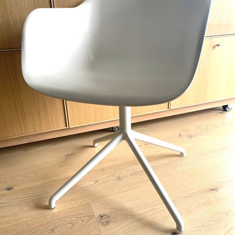 Muuto Fiber Swivel Stol