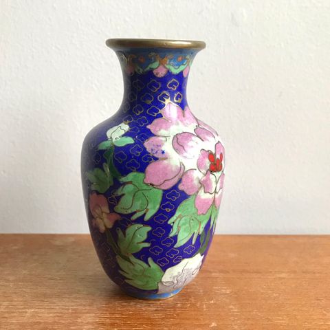 Kjempefin gammel vintage kinesisk blå cloisonne vase med blomster og fugl