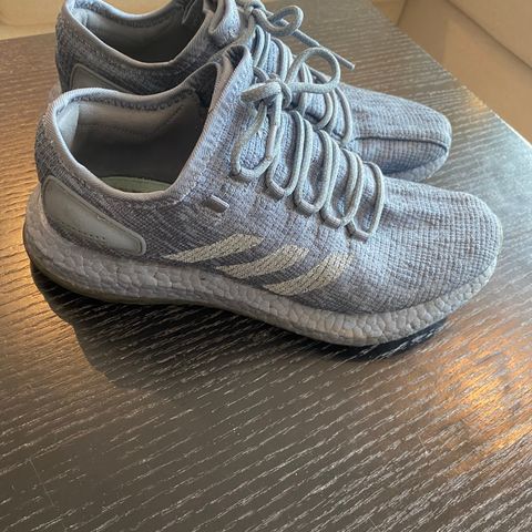 Ultraboost herresko - Størrelse 42 (US 8,5) - (nesten ubrukte)