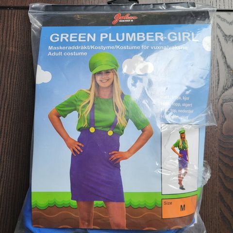 Green Plumber Girl Selges