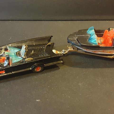 Corgi Batmobile med henger og Batboat