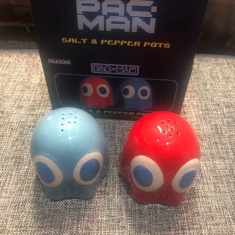 PAC MAN salt & pepper pots
