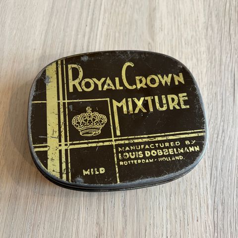 Gammel tobakksboks i metall – Royal crown mixture