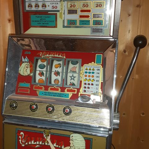 Bally spilleautomat/ Enarma bandit fra ca 70 tallet selges.