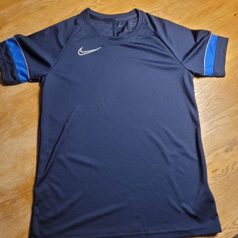 Nike t-shirt