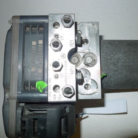 ABS  -  BOSCH 0265250302 A2114313812 E220 CDI s211