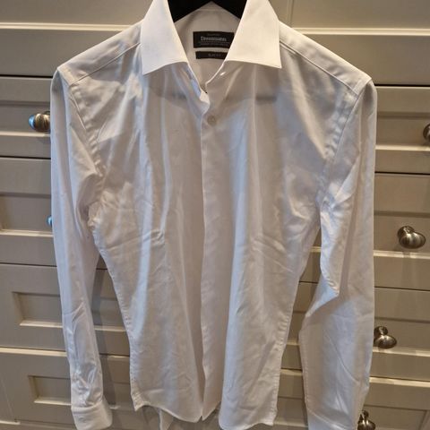 Hvit skjorte slim fit str. 35/36