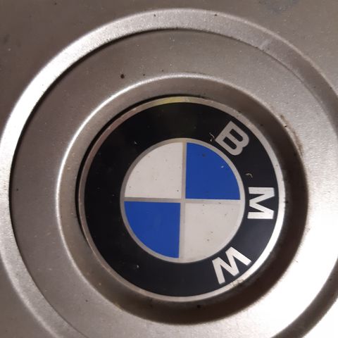 BMW kapsler 15" 4 stk originale, 300 kr