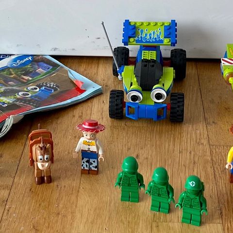 Lego Toy Story figurer, bil og Buzz’ romskip
