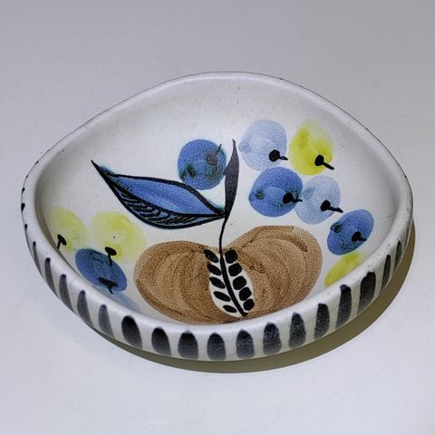 Liten skål i norsk keramikk