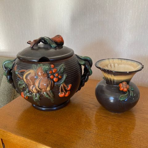 gammel krukke og vase