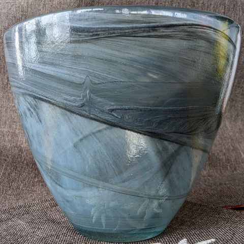 Grå/blå Kunstglasskål fra SEA glassverk i Sverige (9cm h)