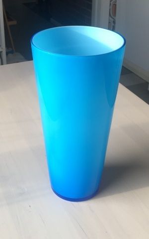 Stillig vase blå/hvit glass