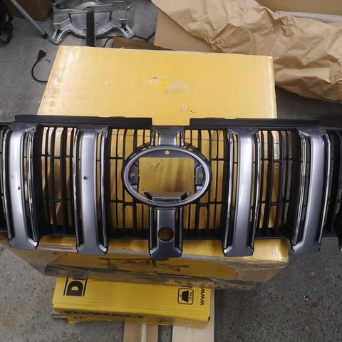 Grill til Toyota Land cruiser 150