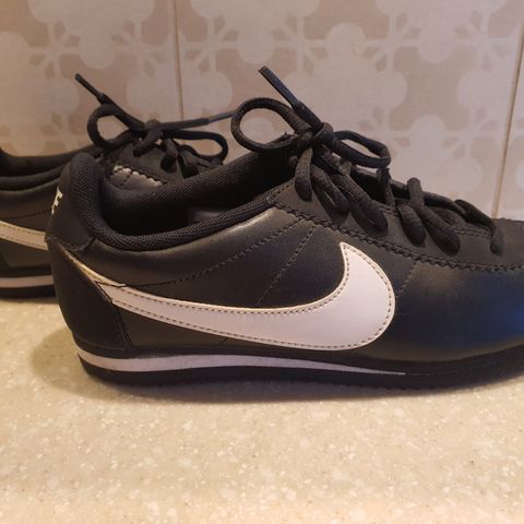 Nye Retrostil Nike Sko - str 37,5