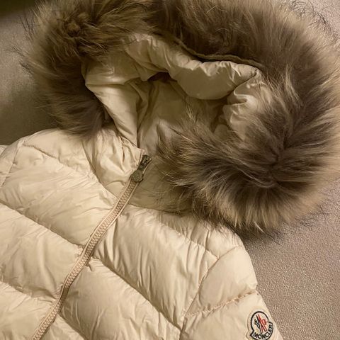 Moncler jakke - pent brukt