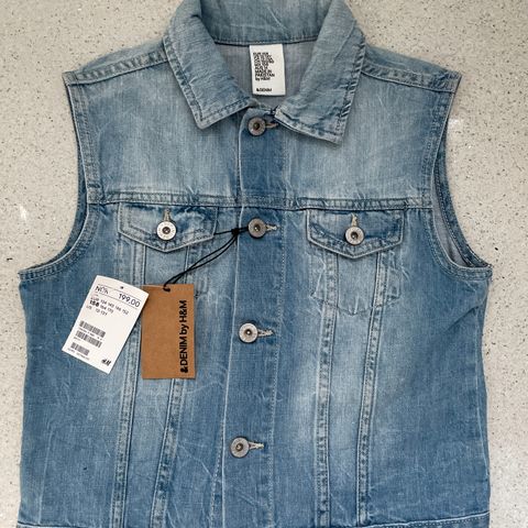 NY H&M Dongeri vest i str 158 (12-13Y) selges