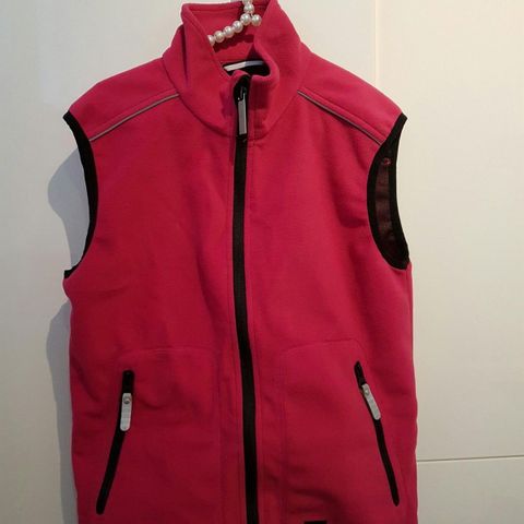 P.O.P Vindfleece vest str 140 (9-10 år) til salgs