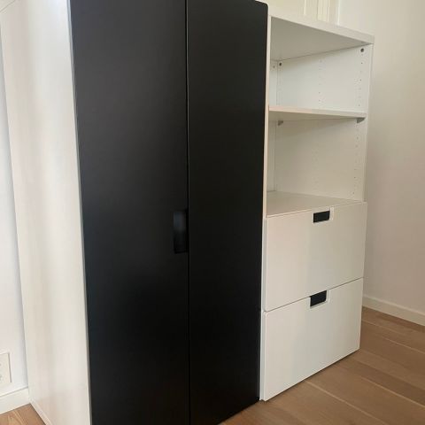 IKEA skap i sort til barnerom