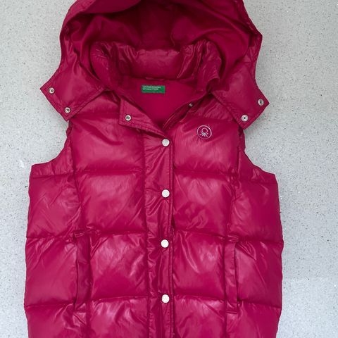 Benetton Dun vest for barn i str 2 XL (11-12 år) selges