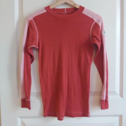 16 år. JANUS. 100% ULL genser. Rustfarge med rosa.