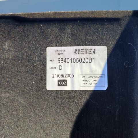 Filtplate bagasjerom for Toyota Avensis 2003-09 Kan sendes!