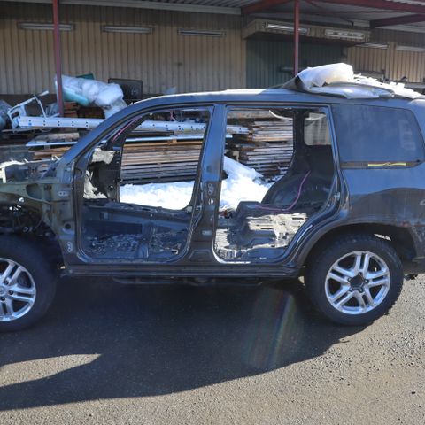 Landcruiser 200 2013 modell ramme med understell + Automat + div + 2 høyre dører