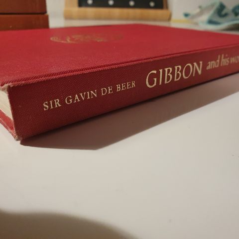 Gibbon and his world. Sir Gavin De Beer