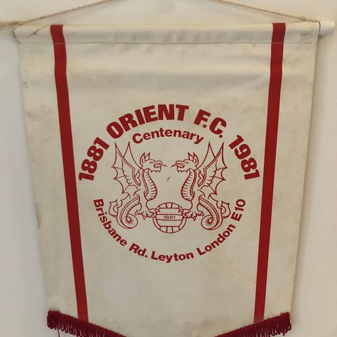 Leyton Orient - stor 100-årsjubileums vimpel fra 1981