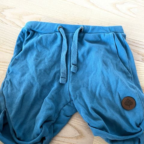 Blå shorts fra gullkorn str 5-6 år 110/116