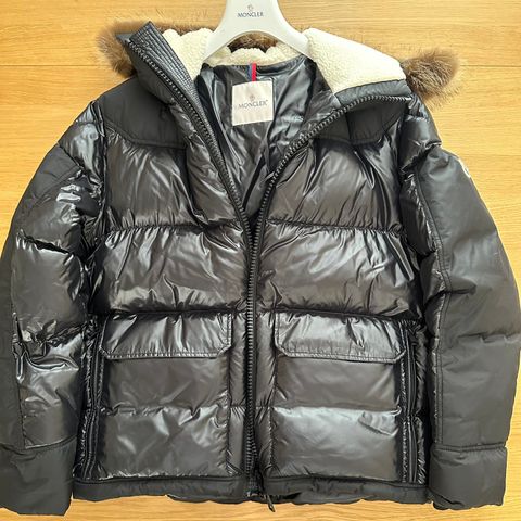 Moncler "Robert" dunjakke - Str. 5 - Som ny