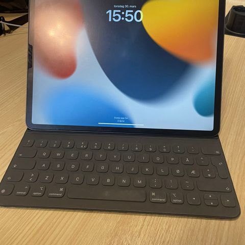 iPad Pro 12.9 256gb 3.generasjon med folio keyboard